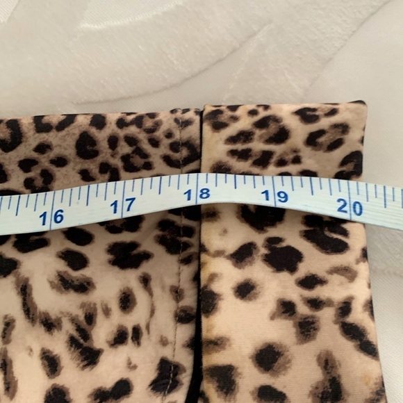 Chicos Animal Print Bomber Jacket w/Zipper and Cuffed Sleeves. Size 0 = XS - Picture 13 of 14